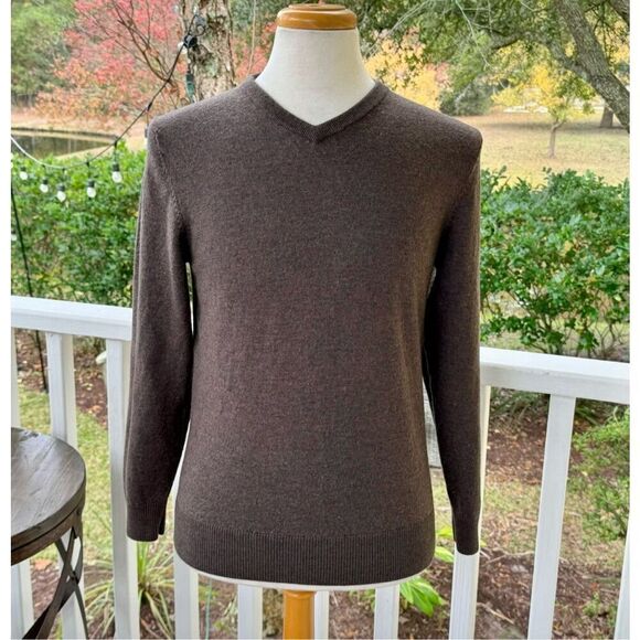 Rodd & Gunn Brown V Neck Merino Sweater. Large. - Picture 9 of 9